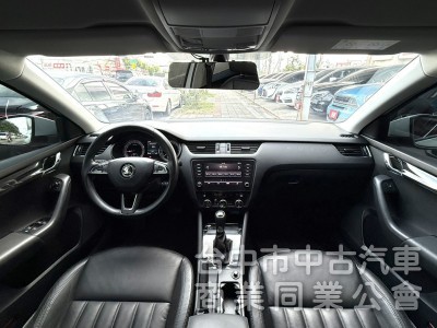 2019年式 SKODA Octavia 1.0 TSI 豪華動能版 一手車 里程6萬 雙區恆溫 皮椅 都會優質代步小車
