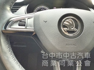 2019年式 SKODA Octavia 1.0 TSI 豪華動能版 一手車 里程6萬 雙區恆溫 皮椅 都會優質代步小車