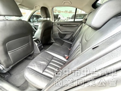 2019年式 SKODA Octavia 1.0 TSI 豪華動能版 一手車 里程6萬 雙區恆溫 皮椅 都會優質代步小車