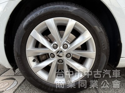 2019年式 SKODA Octavia 1.0 TSI 豪華動能版 一手車 里程6萬 雙區恆溫 皮椅 都會優質代步小車
