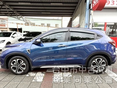 2017年式 Honda HR-V 1.8 頂級S版 原鈑件 僅跑5萬 加購環景系統 換檔撥片 適合小家庭跨界輕休旅