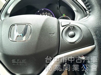 2017年式 Honda HR-V 1.8 頂級S版 原鈑件 僅跑5萬 加購環景系統 換檔撥片 適合小家庭跨界輕休旅