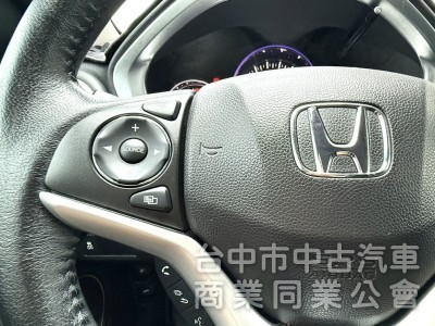 2017年式 Honda HR-V 1.8 頂級S版 原鈑件 僅跑5萬 加購環景系統 換檔撥片 適合小家庭跨界輕休旅