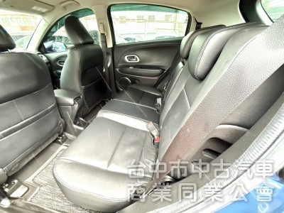 2017年式 Honda HR-V 1.8 頂級S版 原鈑件 僅跑5萬 加購環景系統 換檔撥片 適合小家庭跨界輕休旅