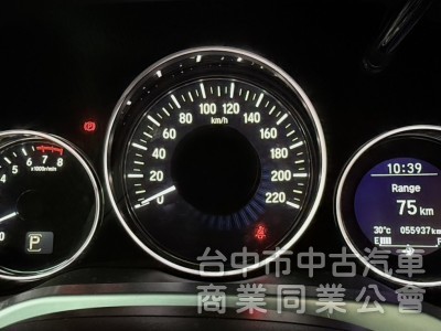 2017年式 Honda HR-V 1.8 頂級S版 原鈑件 僅跑5萬 加購環景系統 換檔撥片 適合小家庭跨界輕休旅