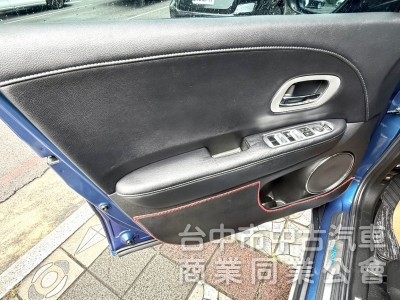 2017年式 Honda HR-V 1.8 頂級S版 原鈑件 僅跑5萬 加購環景系統 換檔撥片 適合小家庭跨界輕休旅