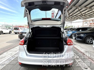 2016年 Ford Focus 5D 1.5T 汽油時尚型 原鈑件 定速 渦輪增壓 換檔撥片 省油實用 便宜輕鬆入手