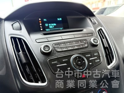 2016年 Ford Focus 5D 1.5T 汽油時尚型 原鈑件 定速 渦輪增壓 換檔撥片 省油實用 便宜輕鬆入手