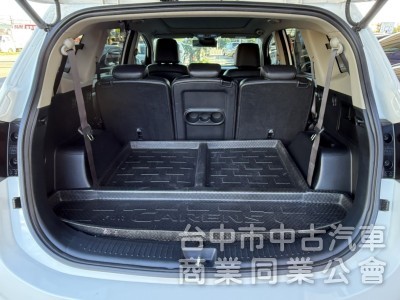 2019年 KIA Carens 2.0 汽油旗艦版 原鈑件 里程5萬 全景天窗 環景 盲點 舒適大空間 高顏值跨界休旅
