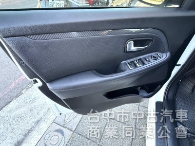 2019年 KIA Carens 2.0 汽油旗艦版 原鈑件 里程5萬 全景天窗 環景 盲點 舒適大空間 高顏值跨界休旅