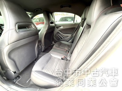 2017年 M-Benz A180 1.6 AMG Line 運動版 總代理 原漆原鈑件 低里程 最保值的賓士鋼砲小車
