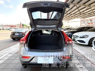 2015年 VOLVO V40 T4 1.6 豪華版 雙區恆溫 渦輪增壓 自動停車 電動座椅 北歐經典質感掀背小車