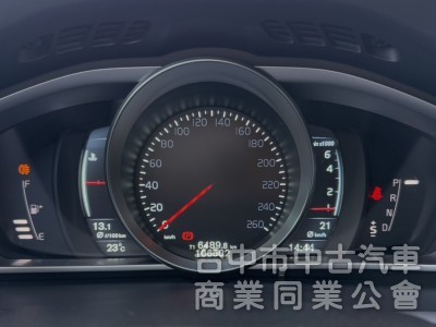 2015年 VOLVO V40 T4 1.6 豪華版 雙區恆溫 渦輪增壓 自動停車 電動座椅 北歐經典質感掀背小車