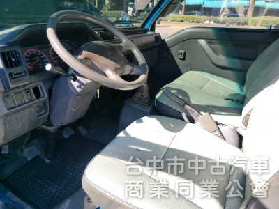 04中華得利卡框式油壓尾門 