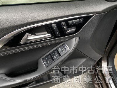 2017 Infiniti Q30 1.6t風尚版　一手車／原廠保養／原鈑件／雙前電動記憶座椅／導航／全景玻璃天窗