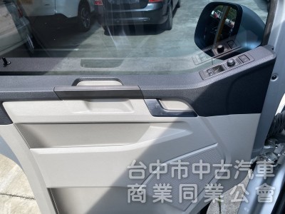 2019 VW Caravelle L 2.0 TDI　原廠保養／原鈑件／