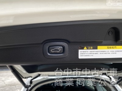 2022 Luxgen URX 7人 全景樂活版　原廠斜坡板／全景天窗／ACC／環景／腳踢尾門／抬顯／出遊福祉輪椅