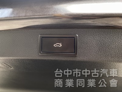 2018 Skoda Karoq 1.5 TSI 菁英版　carplay／原鈑件／原廠保養／ACC／Ikey摸門／電尾
