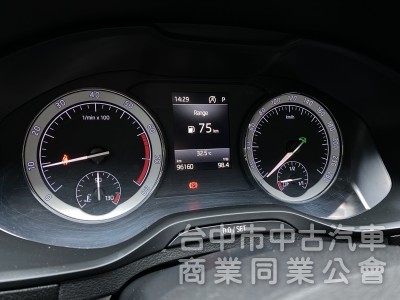 2018 Skoda Karoq 1.5 TSI 菁英版　carplay／原鈑件／原廠保養／ACC／Ikey摸門／電尾