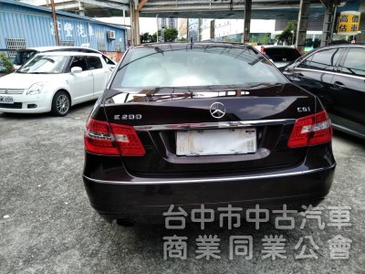 拼俗價  BENZ E200  2011年式  最受歡迎 優質美車 ....                      
