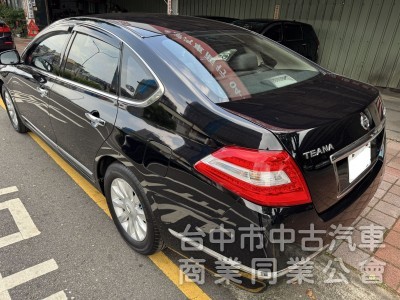 空間舒適 車美車況佳 買回即可上路~