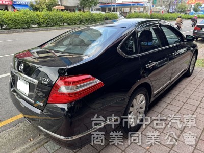 空間舒適 車美車況佳 買回即可上路~