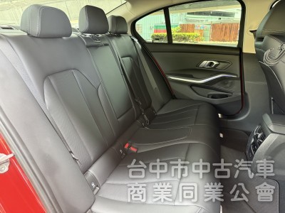 BMW 3-Series Sedan 2022款 318i Luxury 白金極智版 紅色
