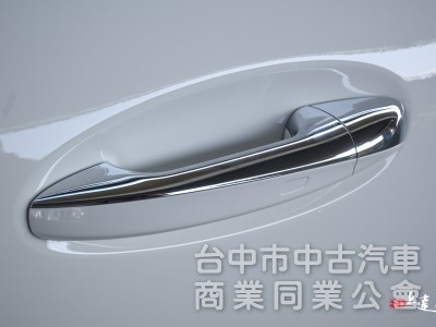 2023 M-Benz GLA 180豪華版