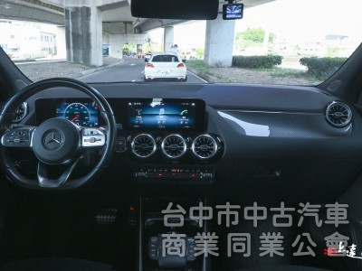 2023 M-Benz GLA 180豪華版