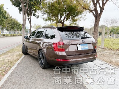 2015年 SKODA 全新改款 Octavia 1.8T汽油渦輪 Combi旅行車