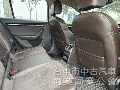 2015年 SKODA 全新改款 Octavia 1.8T汽油渦輪 Combi旅行車