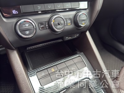 2015年 SKODA 全新改款 Octavia 1.8T汽油渦輪 Combi旅行車