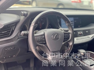 LS500 旗艦版 低里程 雙渦輪增壓 421匹大馬力 後座電視影音 氣動按摩座椅 20吋霧黑鋁圈