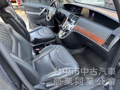 豪華7人座休旅車