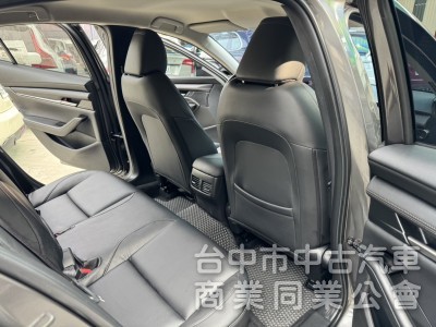 鑫華富汽車 Mazda 3