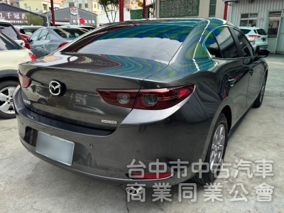 鑫華富汽車 Mazda 3