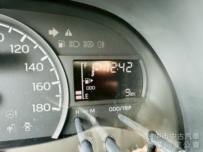 全新領牌車，自排