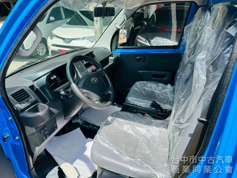 全新領牌車，自排