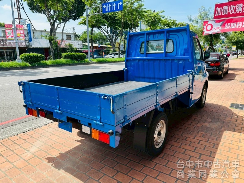 全新領牌車，自排