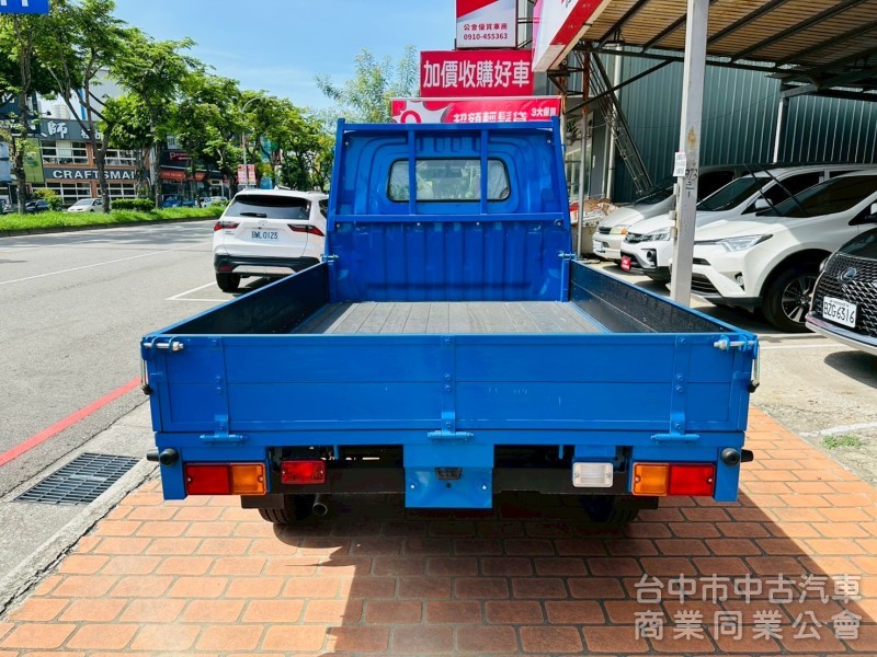 全新領牌車，自排