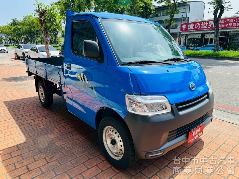 全新領牌車，自排