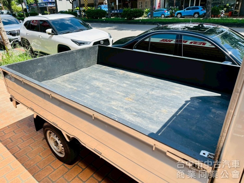 低里程小貨車