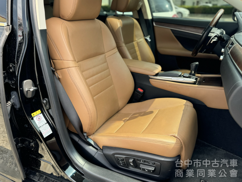 末代絕版GS300－稀有頂級版！選配淡駝金內裝！原廠保養！ACC跟車 盲點 抬頭 三眼LED頭燈 MK音響 冷熱通風椅！