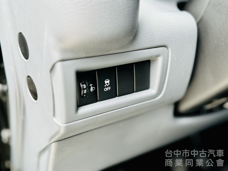 一手車！僅跑2萬8！車室空間大！同級距車斗最寬長！雙安！循跡防滑！ABS！可全貸！全省保固！大甲在地深耕30年老店！ 