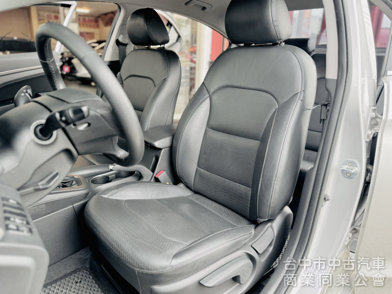 搶先看！一手車！豪華版！六安！定速！無線CarPlay！前後記錄器！後座出風口！原鈑件！可全貸！台中在地深耕30年老店！