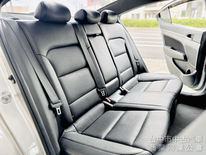 搶先看！一手車！豪華版！六安！定速！無線CarPlay！前後記錄器！後座出風口！原鈑件！可全貸！台中在地深耕30年老店！