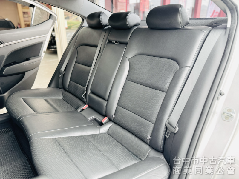 搶先看！一手車！豪華版！六安！定速！無線CarPlay！前後記錄器！後座出風口！原鈑件！可全貸！台中在地深耕30年老店！