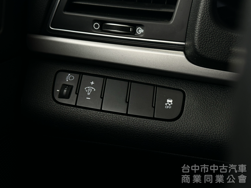 搶先看！一手車！豪華版！六安！定速！無線CarPlay！前後記錄器！後座出風口！原鈑件！可全貸！台中在地深耕30年老店！