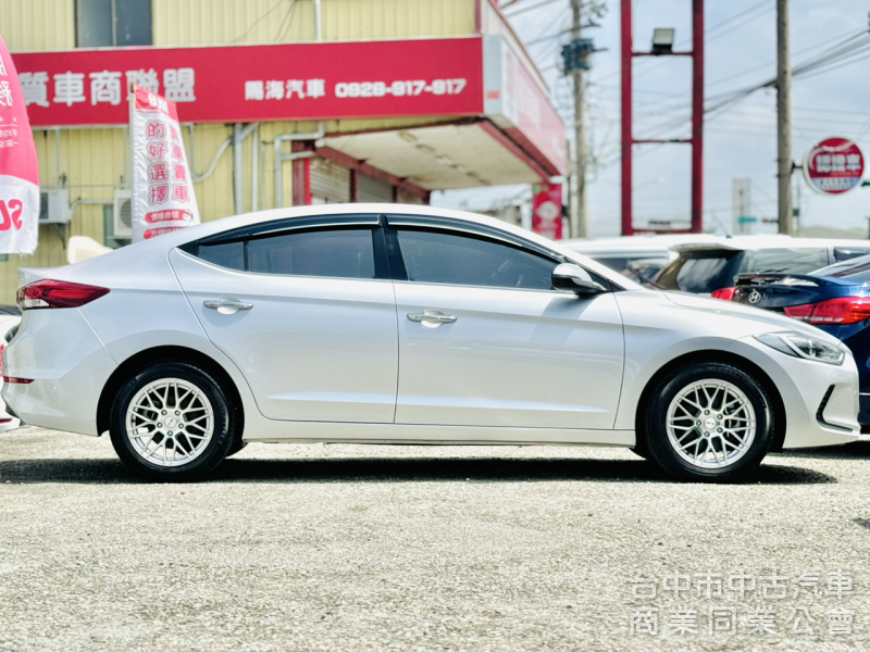 搶先看！一手車！豪華版！六安！定速！無線CarPlay！前後記錄器！後座出風口！原鈑件！可全貸！台中在地深耕30年老店！