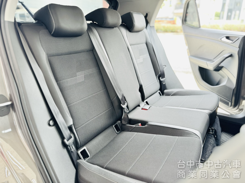 原廠保養！ACC跟車！盲點！數位儀表！CarPlay！自動停車！可全貸！售後保固！台中在地深耕30年老店！